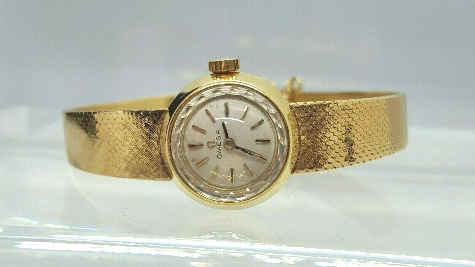 Vintage Ladies’s 18K Yellow Gold Omega Watch Manual 484 Movement 17 Jewels