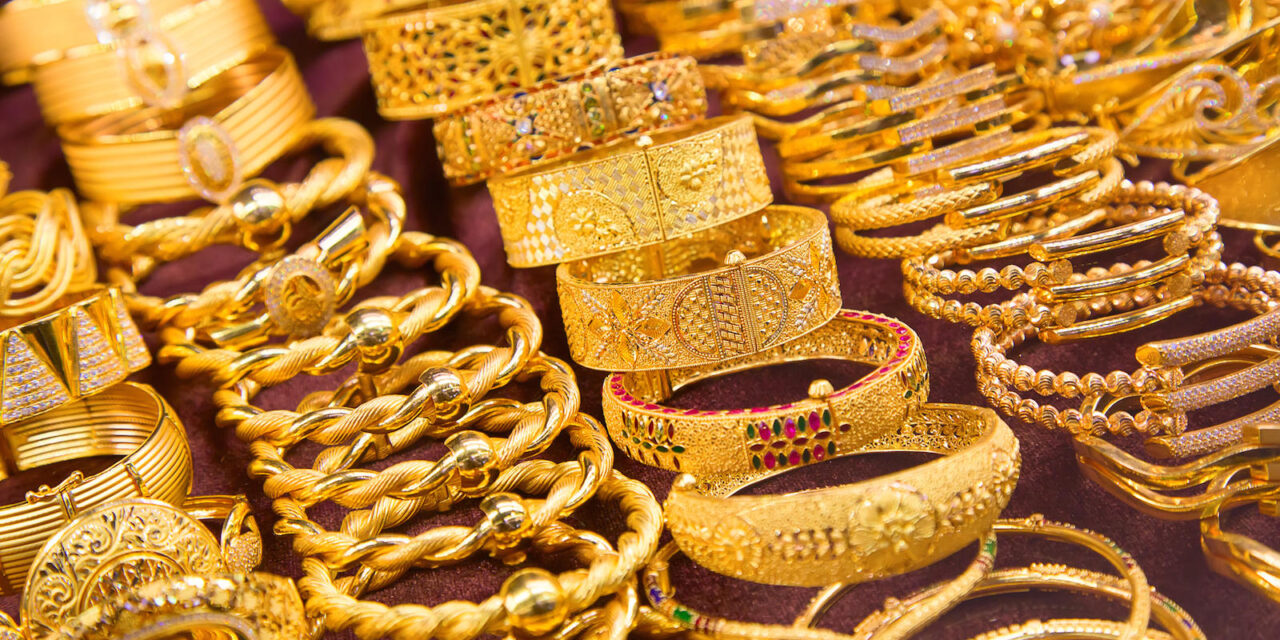 https://judysjewelry-fortmyers.com/wp-content/uploads/2020/04/gold-jewelry-bracelets-lavish-bling-1600x882-1-1280x640.jpg