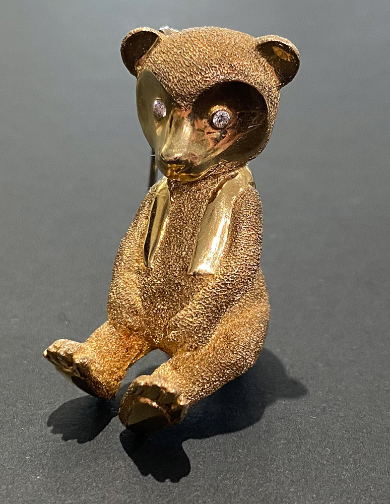 14k yellow gold Diamond bear brooch